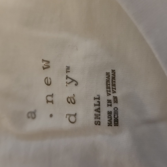 She Can, She Will Graphic Tee - Picture 2 of 3